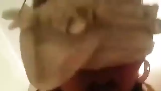 Kyrgyzstani fucks a bitch with a nice ass after giving a blowjob